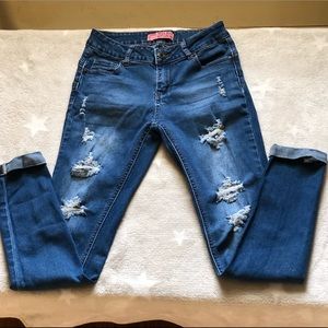 ripped, blue, skinny jeans 👖 ankle cut ⭐️⭐️